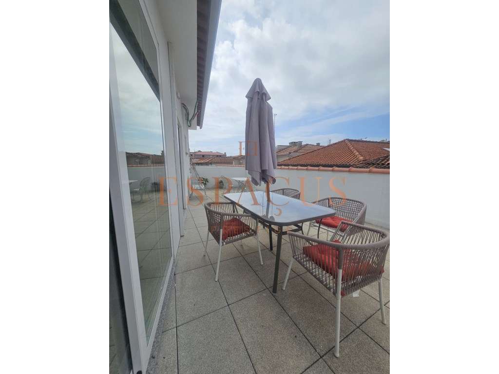 Apartamento T2 com Terraço no Coração do Centro Histórico-4