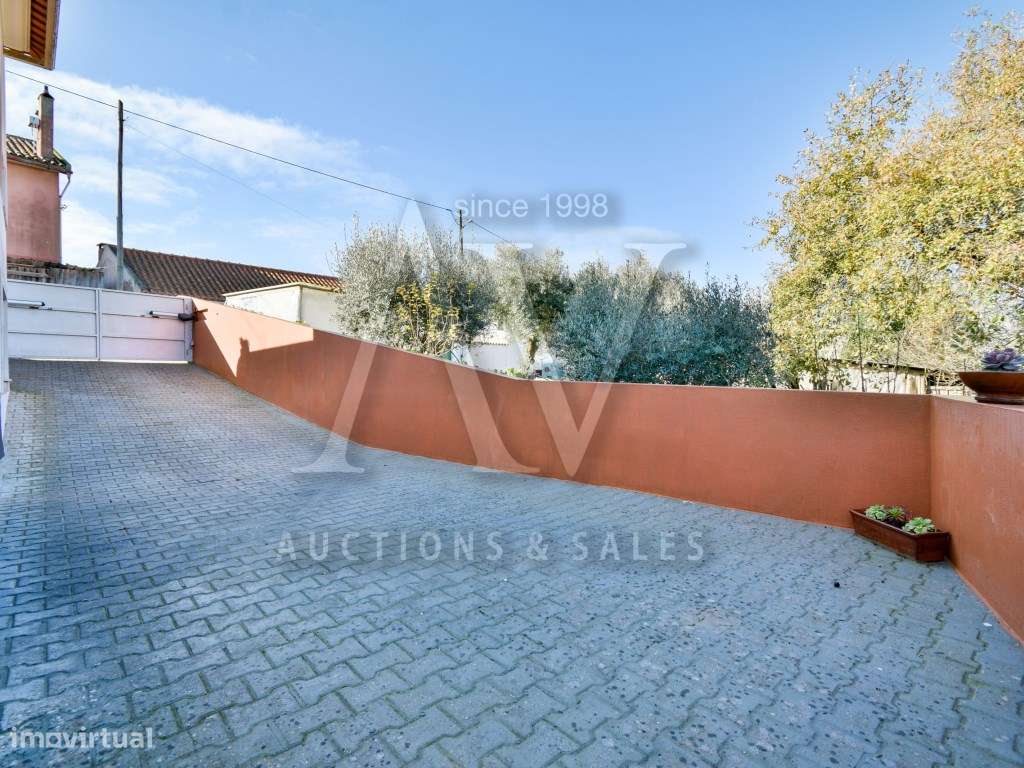 Moradia Independente V3+1 de R/C e Cave-36