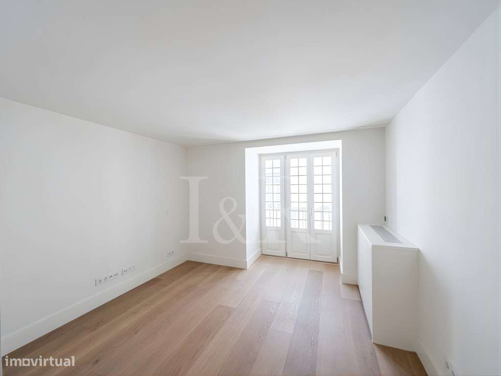 Apartamento T2 com varanda fechada e estacionamento junto à Av. Lib...-12