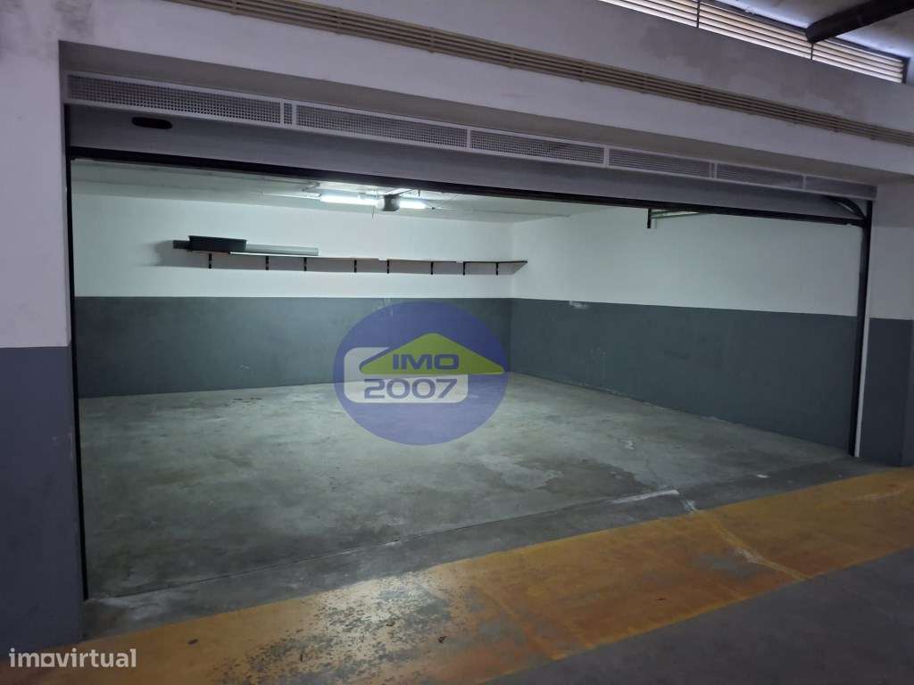 Excelente T3 com dois terraços, a Nascente e a Poente-18