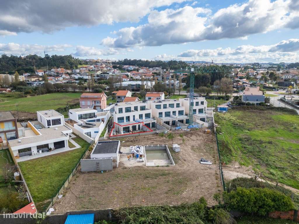 Moradia V3 Geminada com terraço e jardim, a 900 metros do mar-6
