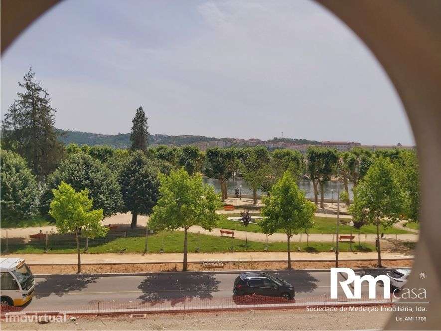 excelente prédio na Av. Emidio Navarro, junto ao Parque da Cidade-2