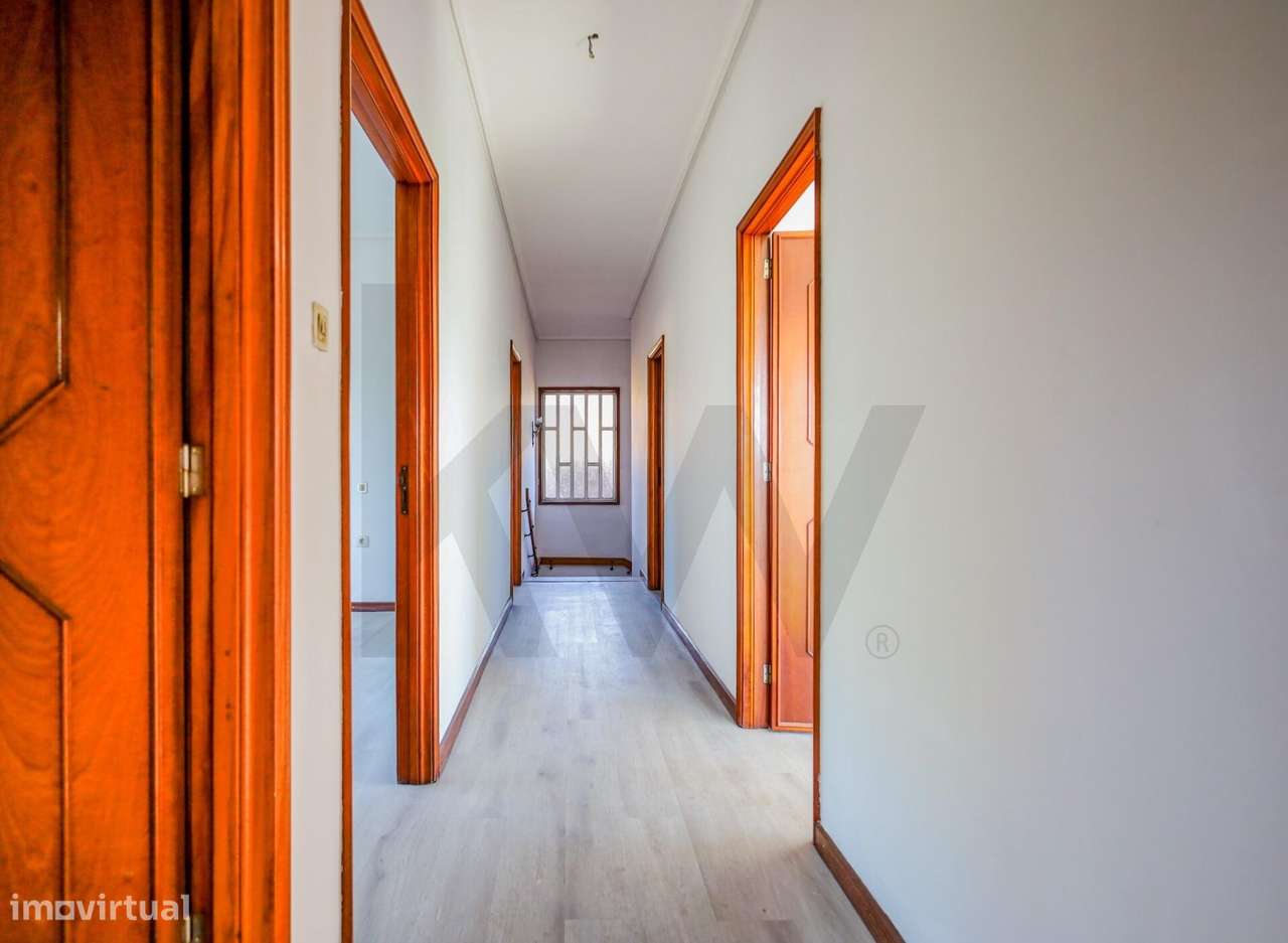 Moradia com 1451m2 de Terreno e Elevado Potencial de Valorização em Sã-23