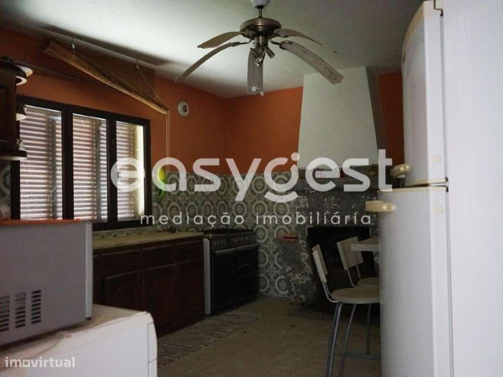 Moradia de dois pisos com quintal e logradouro na Aldeia de Sortelha - Grande imagem: 5/27