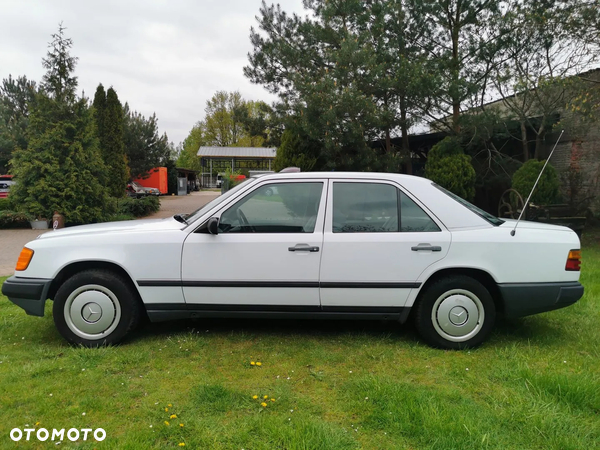 Mercedes-Benz W124 (1984-1993) - 25