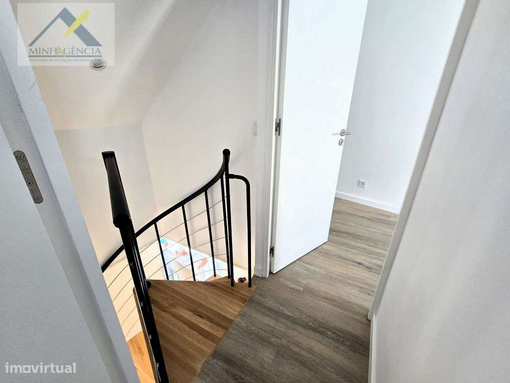 Moradia T2 totalmente recuperada em Setúbal-9