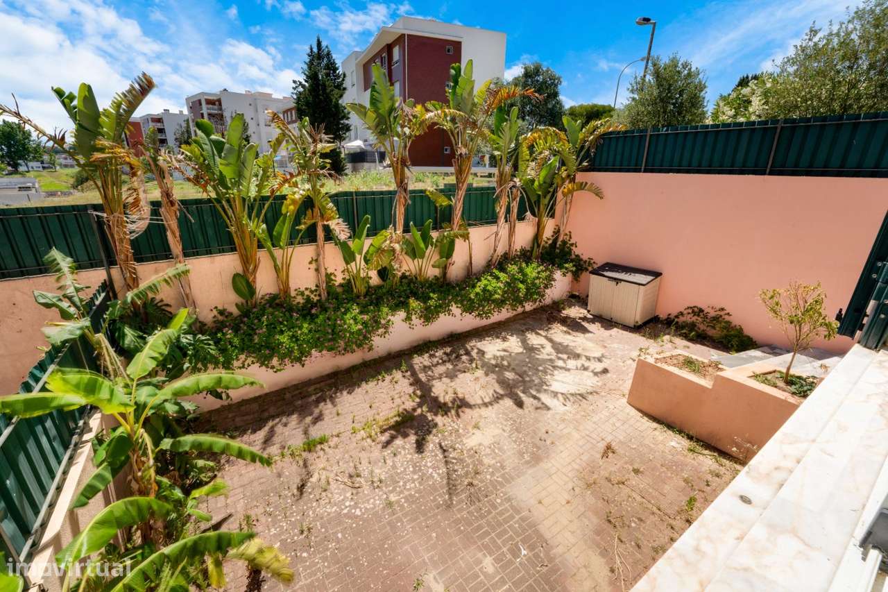 Moradia T4+1 com piscina e jardim, no Murganhal, Caxias-42