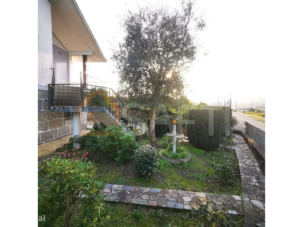 Moradia independente para remodelar em Ponte - Grande imagem: 3/22