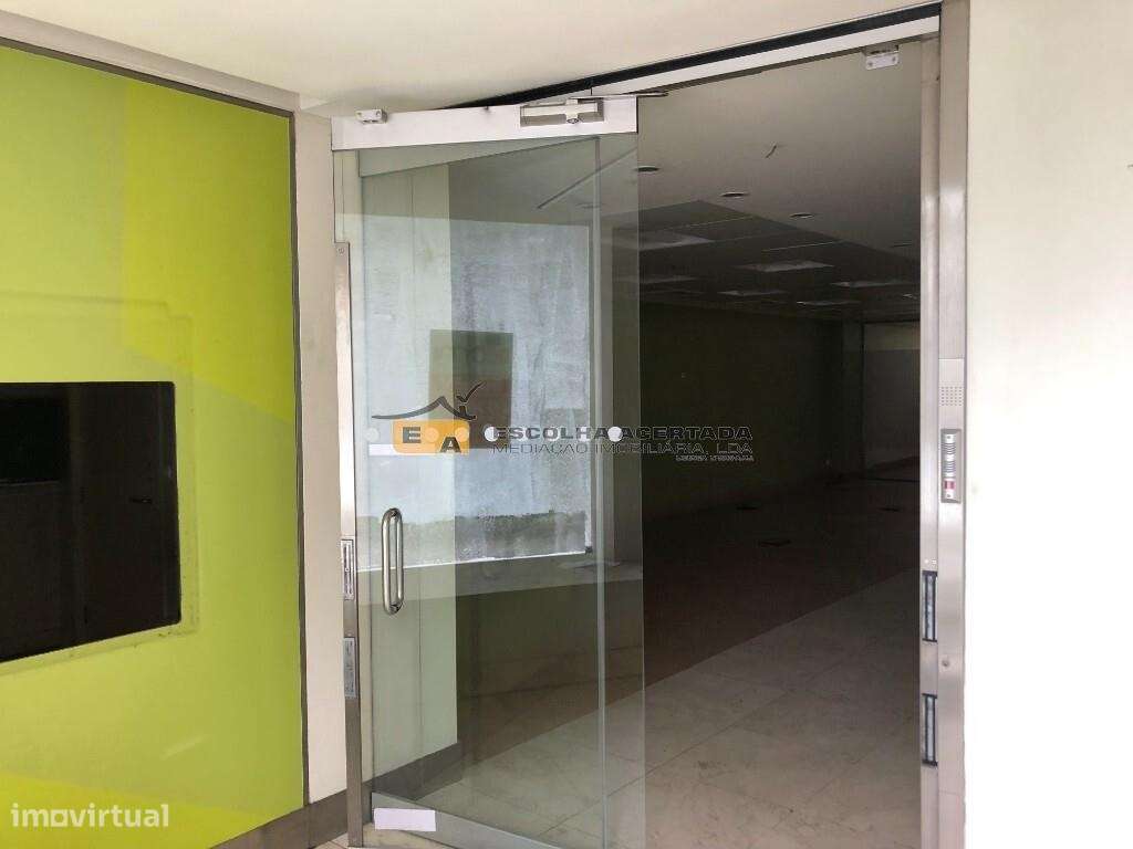 Loja antiga agência NovoBanco - Grande imagem: 4/10