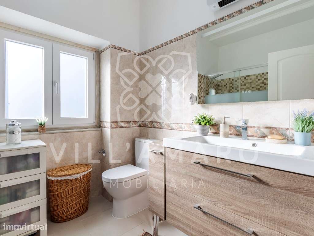 Moradia Bi-familiar térrea T2+1, com cave, renovada, jardim, garage...-43