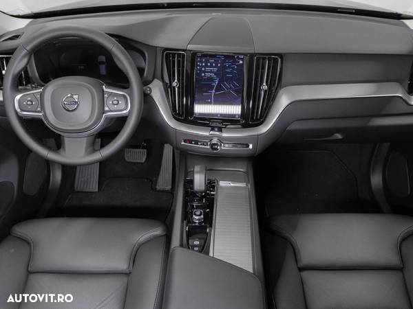 Volvo XC 60 B4 MHEV AT AWD Core - 13