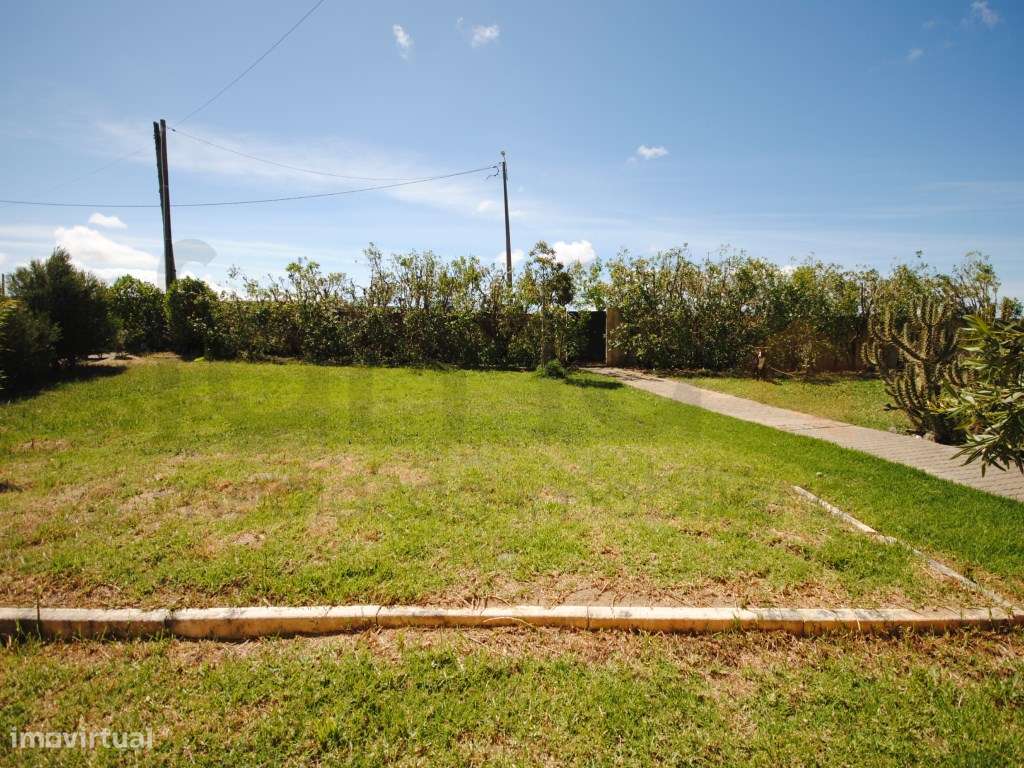 Moradia T5 em Lote Urbano de 5.135m2-20
