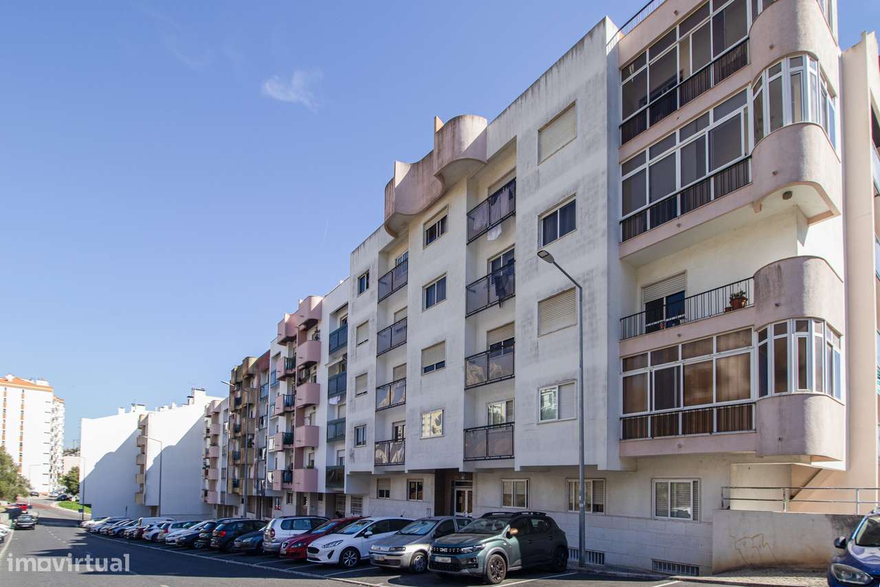 Apartamento T3 c/ 2 WCs e Sala c/ Lareira em Monte Abraão, Sintra-33