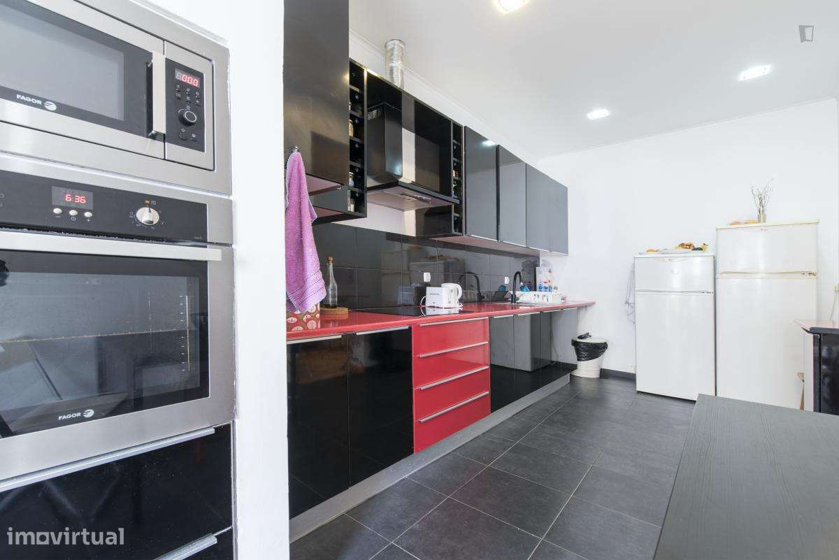 Quarto - localizado em Anjos Lisbon - Grande imagem: 5/15