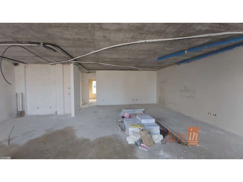 Moradia T4 Nova com Piscina e Jardim em Condomínio Privado em Mafra-6