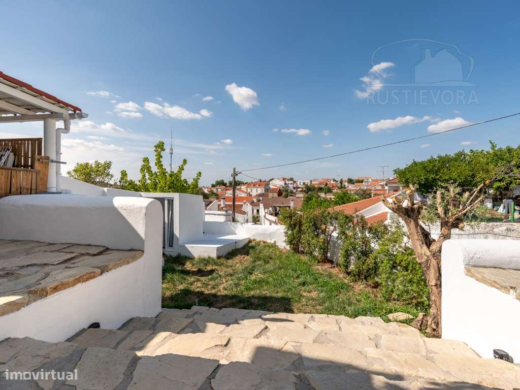 Entre o Castelo e a História | Moradia T2 com Jardim e Garagem no C...-25