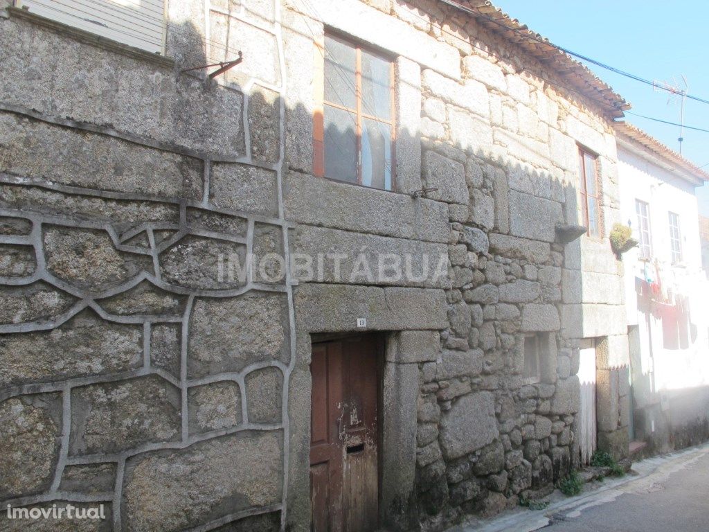 Casa de aldeia em pedra na Vila do Mato