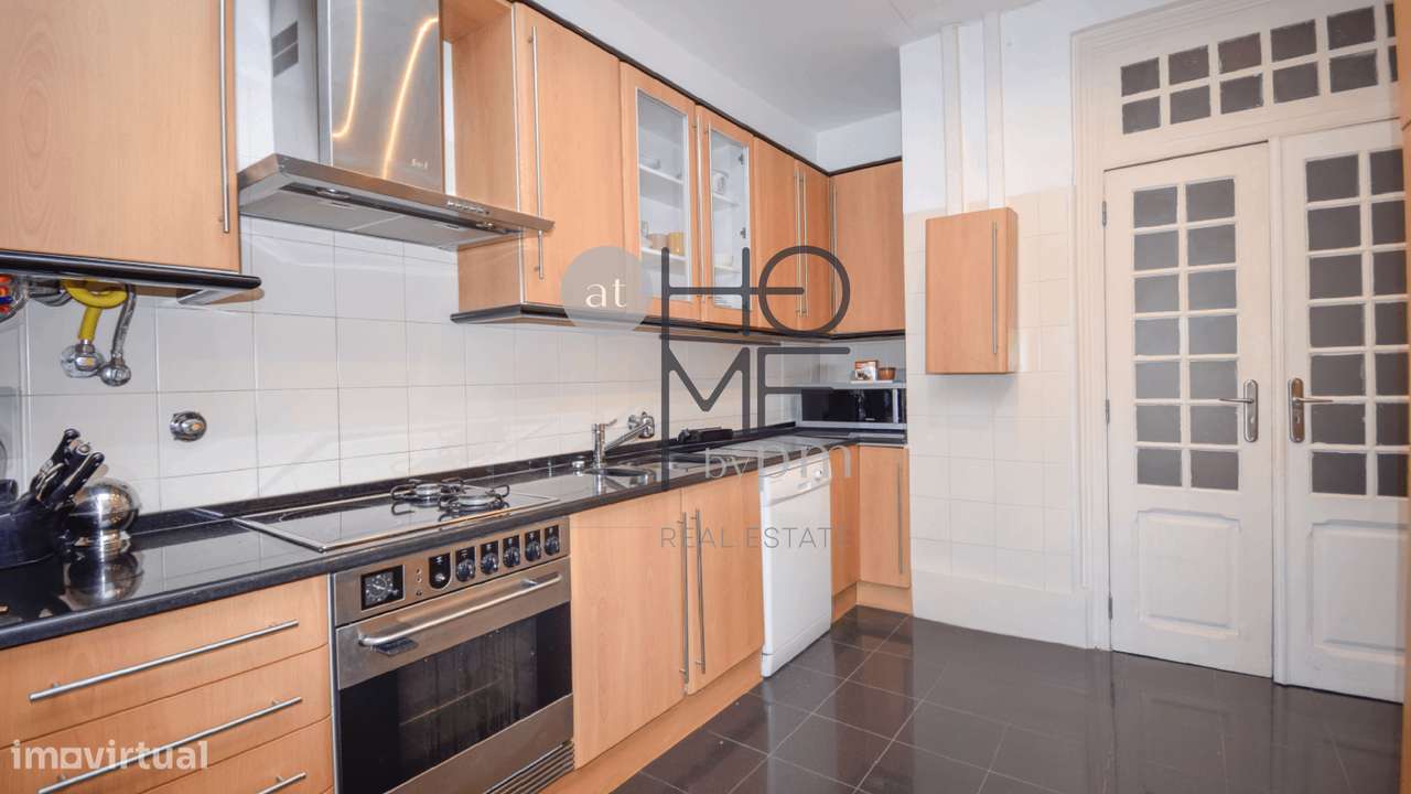 Av. Luís Bívar | T3 + 1 de charme em Lisboa-3