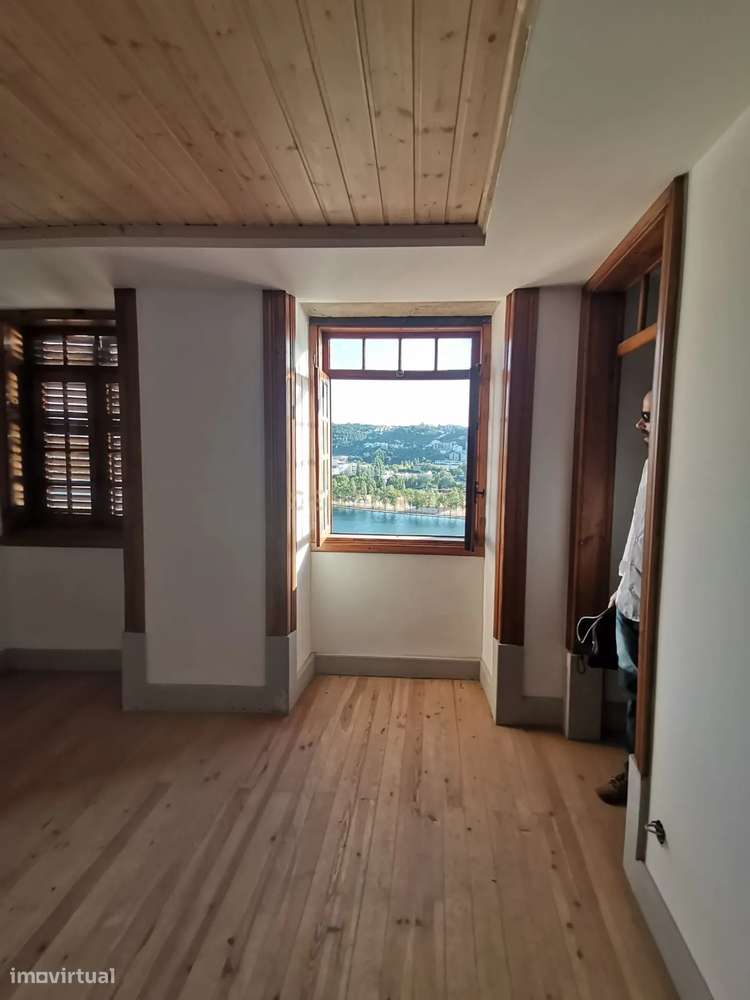 Prédio com vista soberba sobre o rio Mondego-23