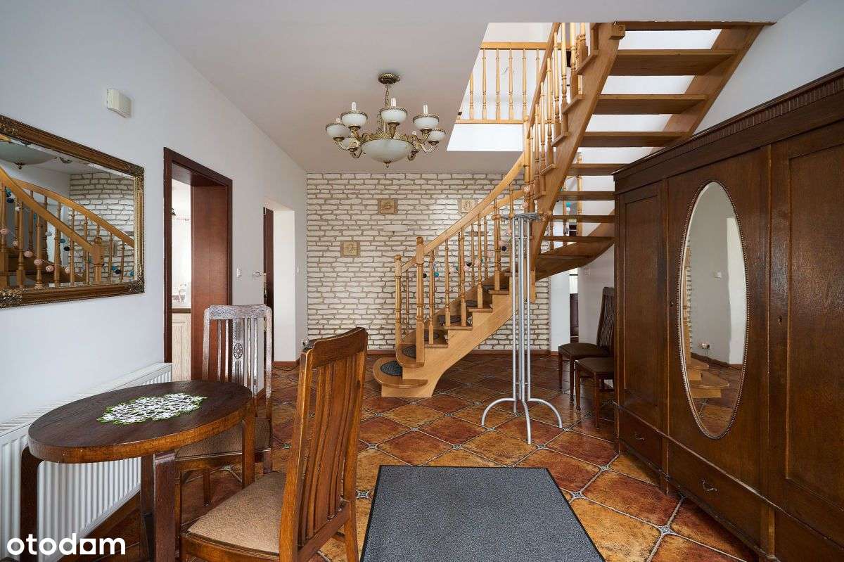 Dom wolnostojący w pięknej okolicy-13