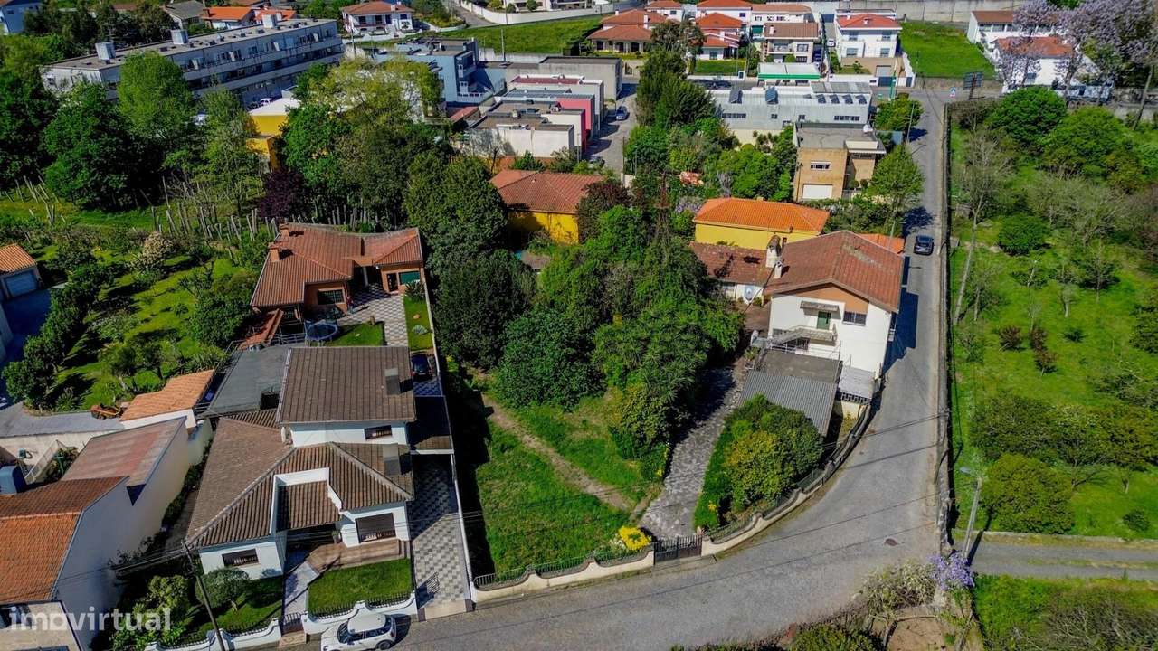 Moradia com 1451m2 de Terreno e Elevado Potencial de Valorização em Sã-44
