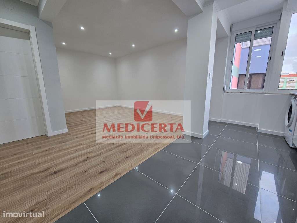 Amadora- Damaia-Cima T3 (85m2) Totalmente remodelado - Grande imagem: 4/18