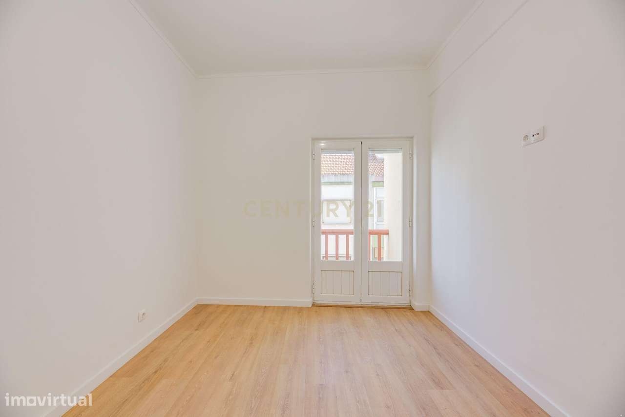 Apartamento T2 Renovado  na venda Nova -  Amadora-10