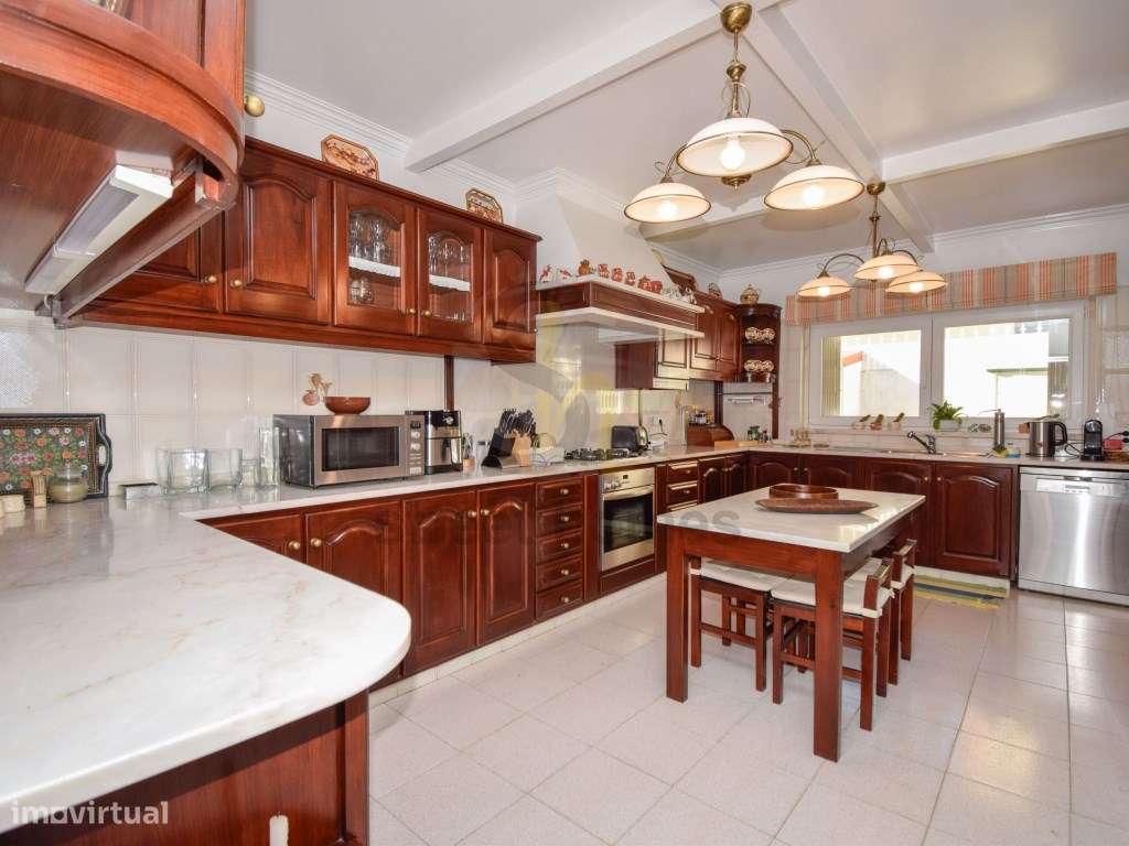 Moradia T6 com piscina na Quinta da Bicuda Cascais-11