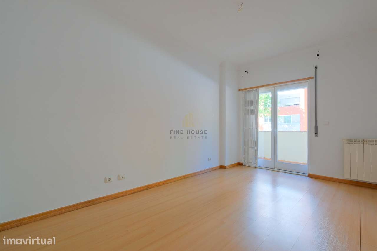 Vende-se T1 com garagem no Parque de São Domingos, em São Domingos de-13