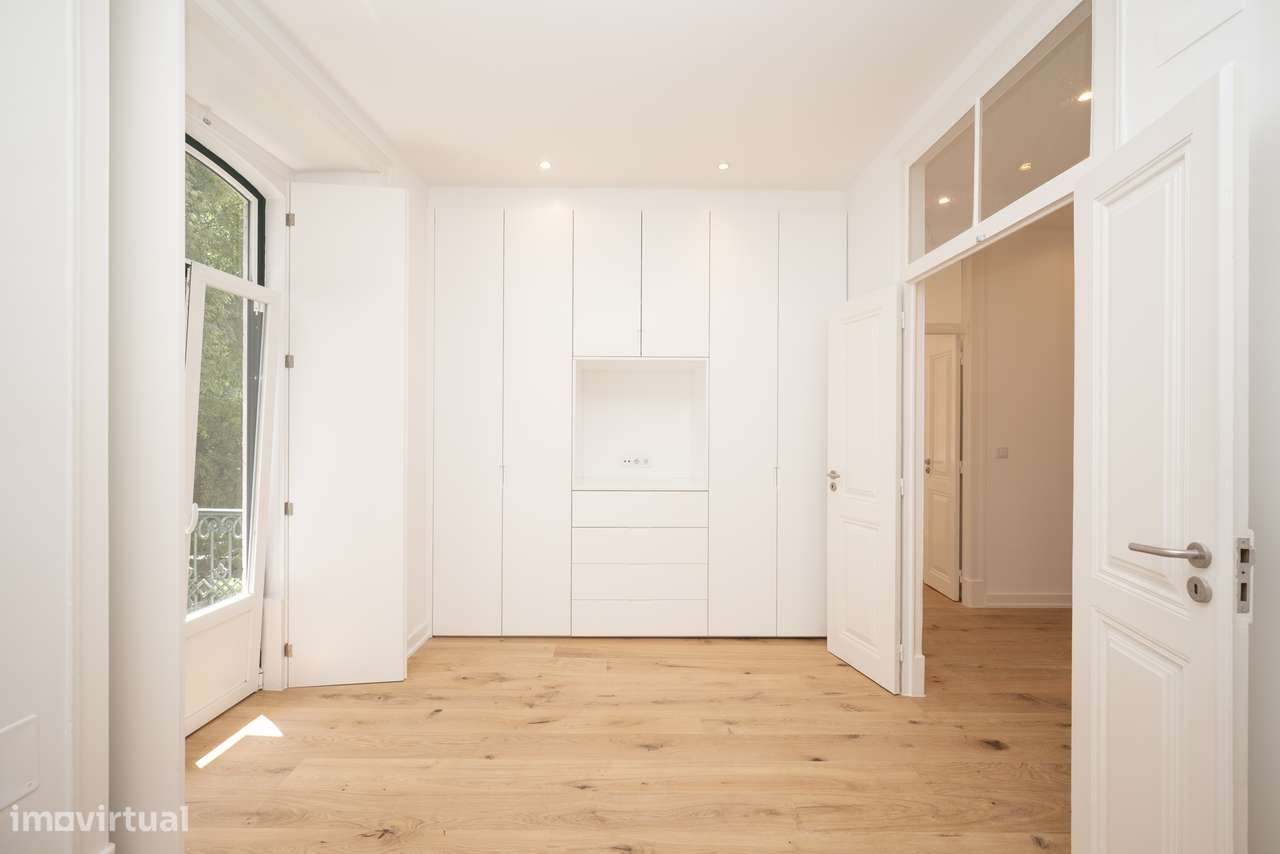 Aluga-se Apartamento T4 perto do Saldanha - Grande imagem: 4/17