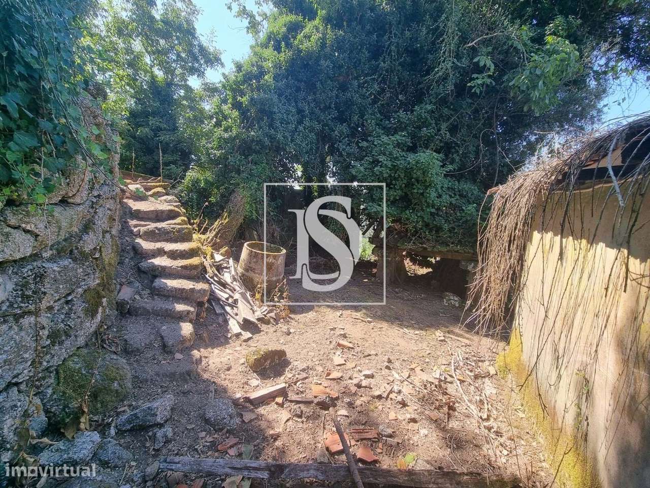 Moradia Em Pedra Para Restauro-17