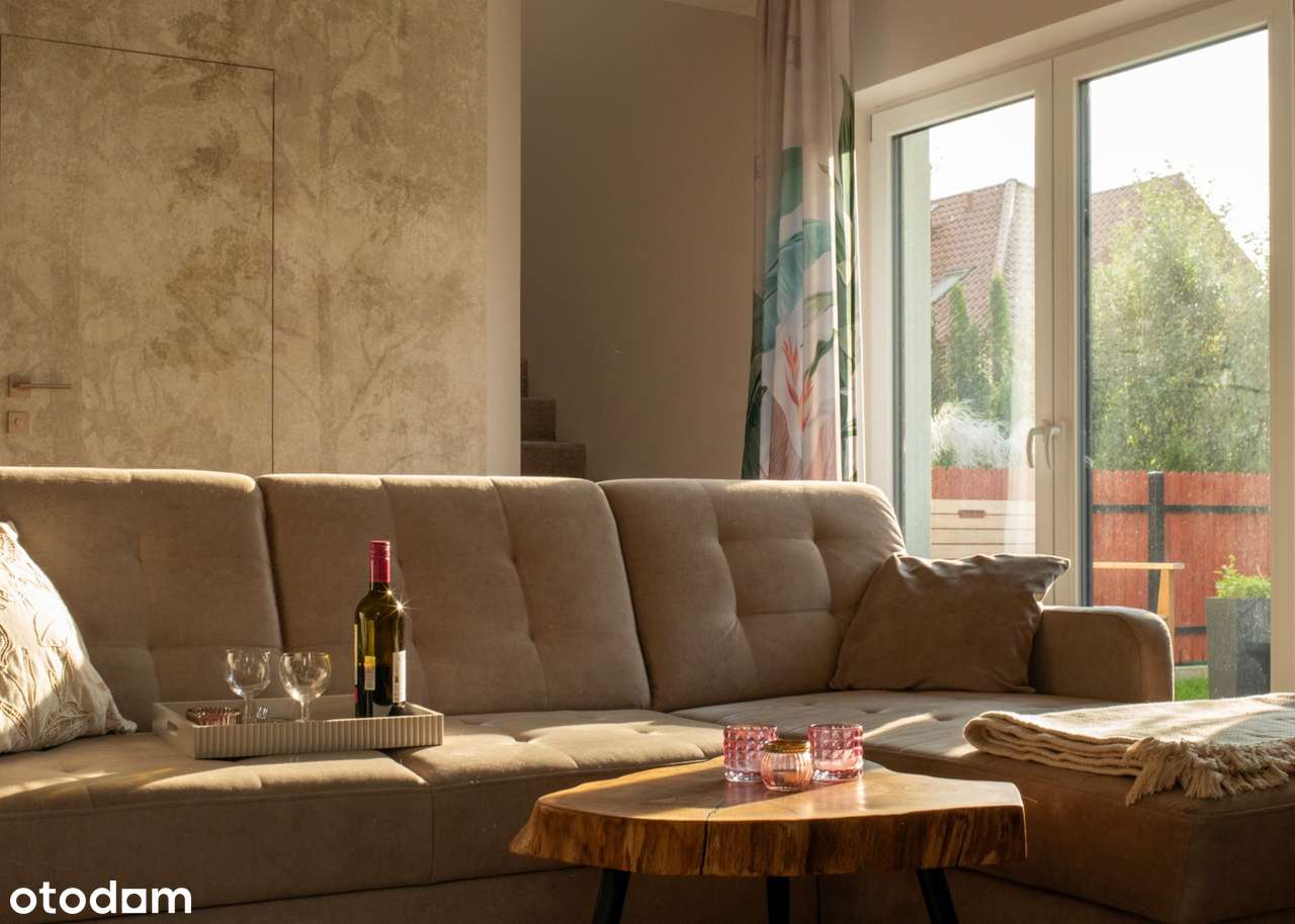 Wyjątkowy dom w Nowodworcach - bliźniak z 2023 roku-1