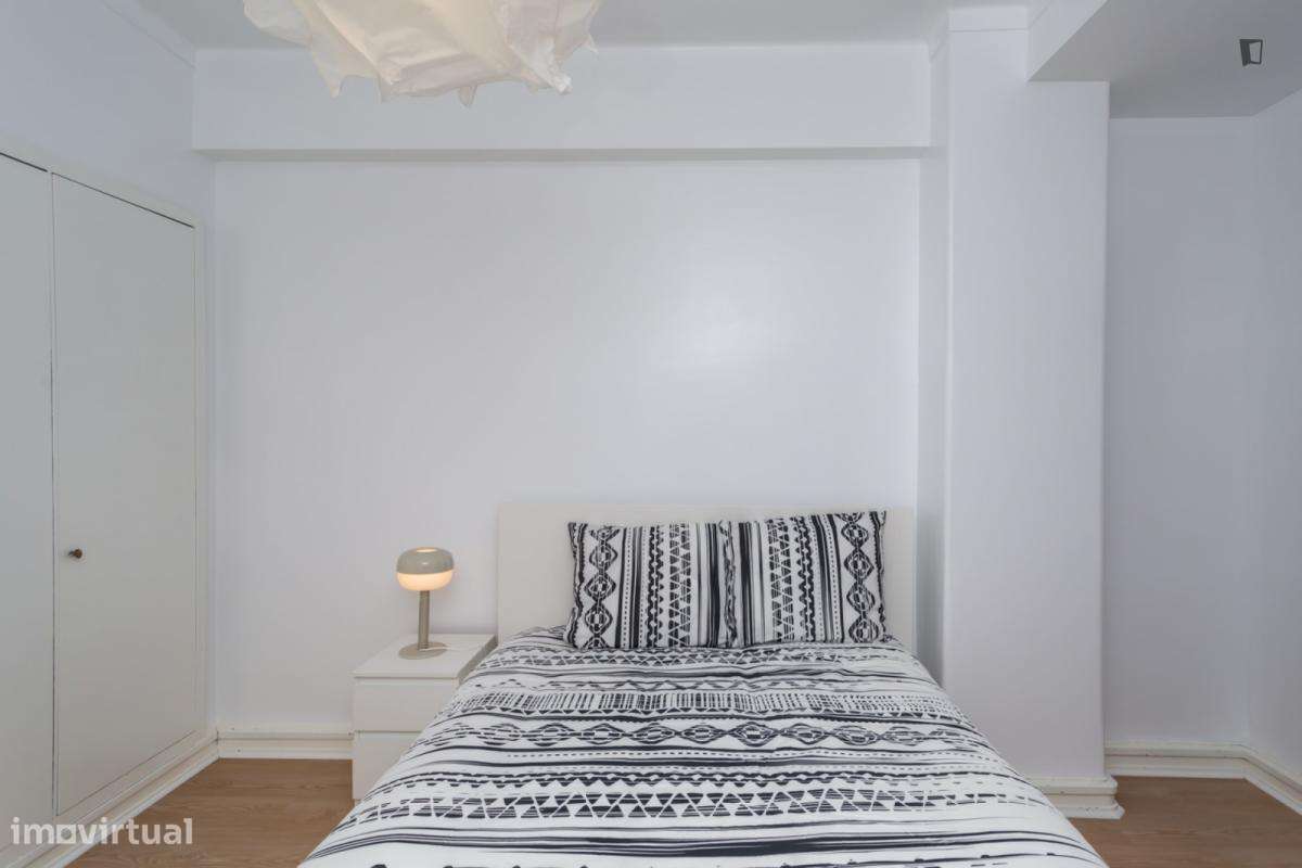 Quarto - localizado em Marquês de Pombal Lisbon - Grande imagem: 2/38