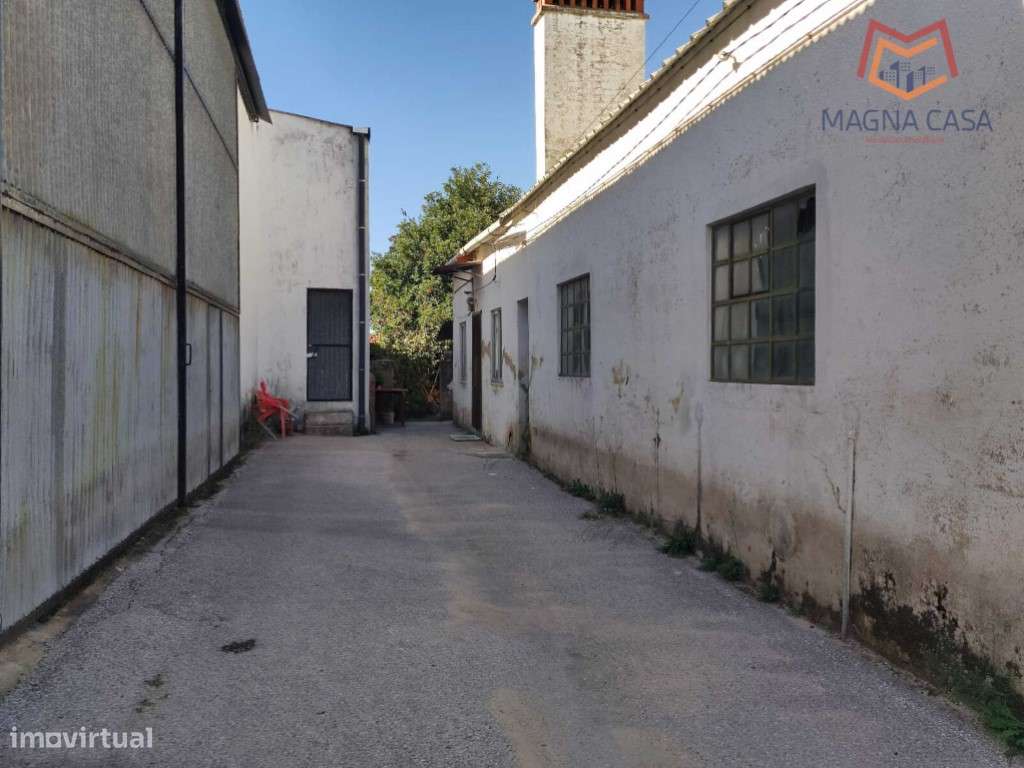 Moradia em Propriedade Total com 3 apartamentos T3, + 1 apartamento...-36