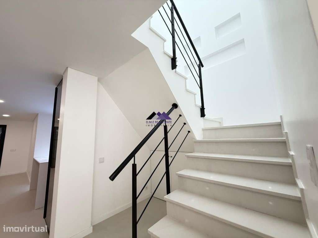 Moradia V3 com Garagem e Piscina a Estrear-34