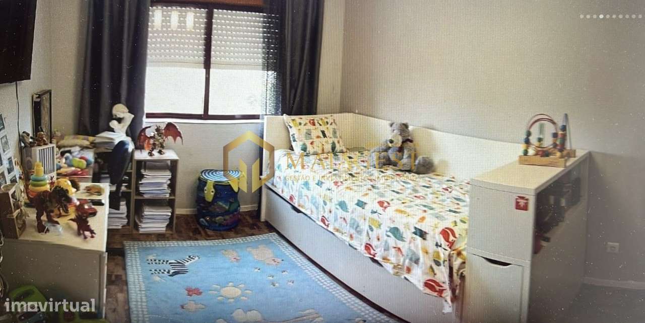 Apartamento T2 com cozinha equipada e varanda em Rio Tinto-15