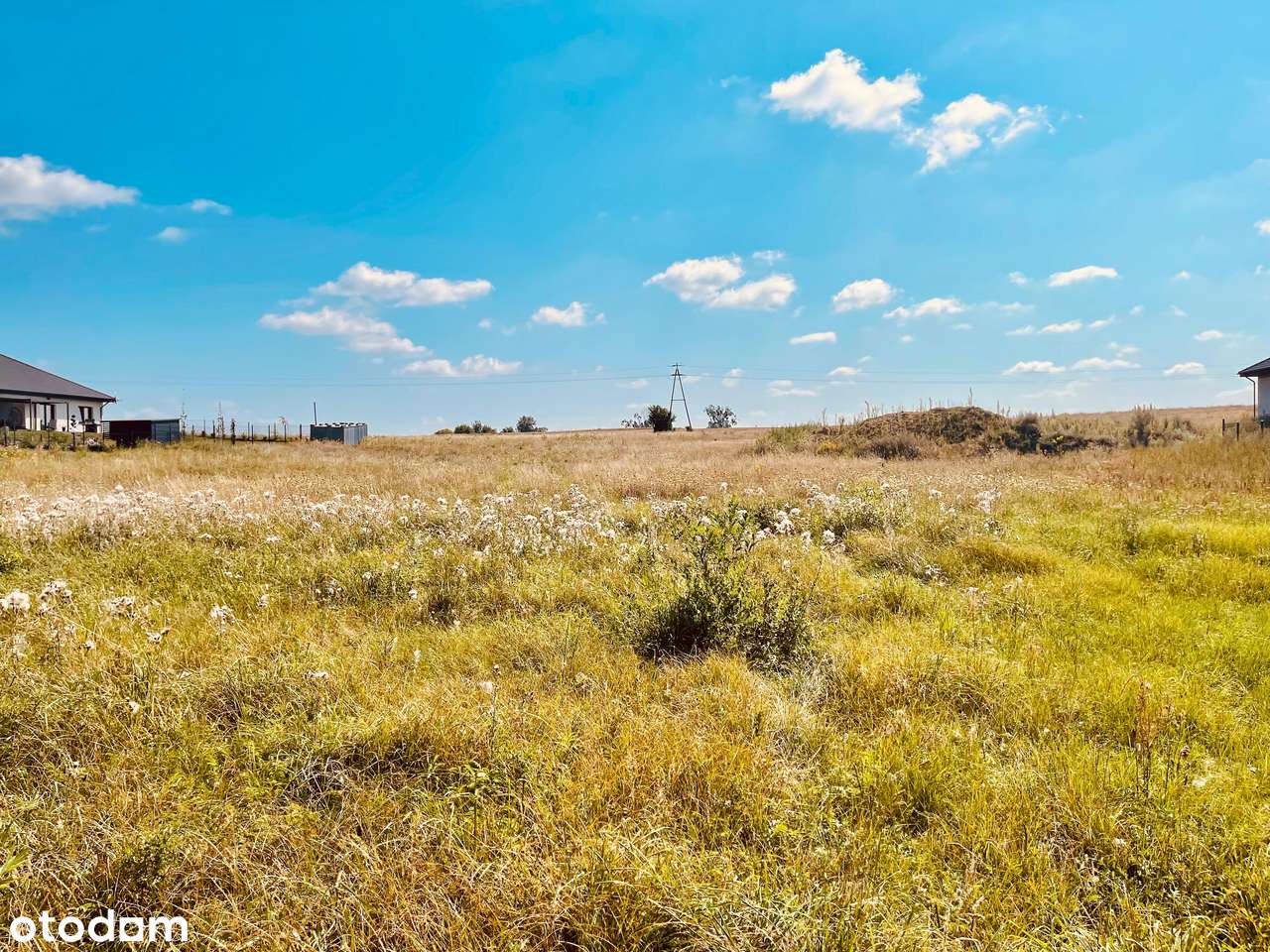 Działka na sprzedaż w spokojnej i urokliwej okolicy-1