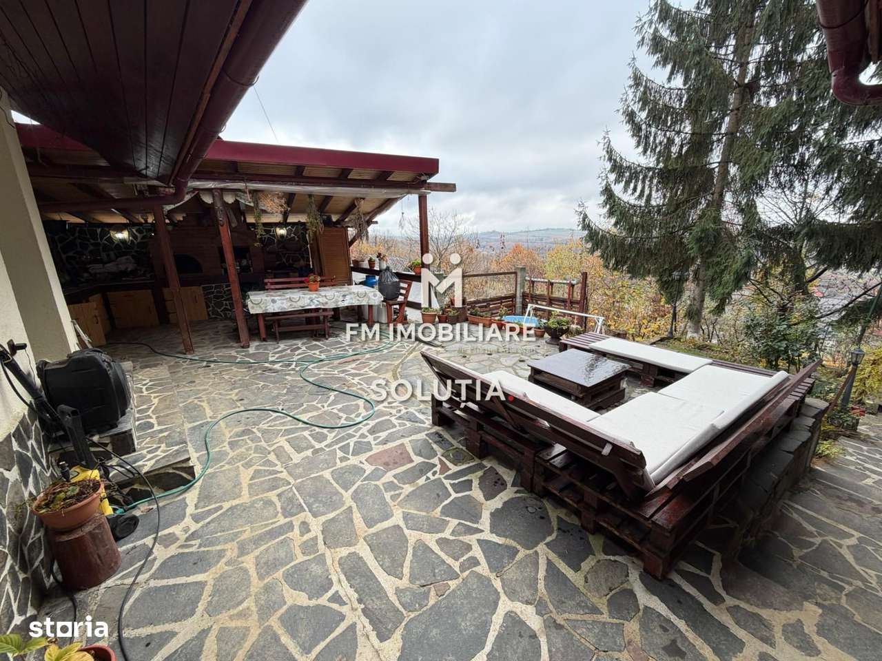Casă de  vânzare cu vedere panoramică-3