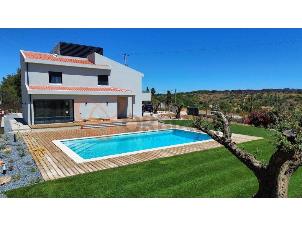 Moradia V5+2 totalmente recuperada com piscina para venda em Quarteira - Grande imagem: 2/41