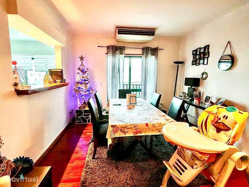 Apartamento T3 espaçoso com varanda e localização privilegiada - Grande imagem: 4/6