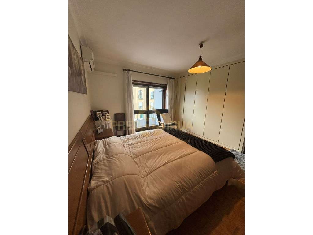 T4 no centro da Vila Nova de Gaia com fantástico terraço com50 m2 e...-9