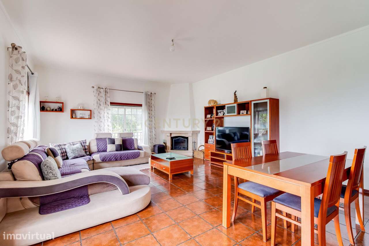 Prédio com 2 apartamentos+garagem+terreno-44