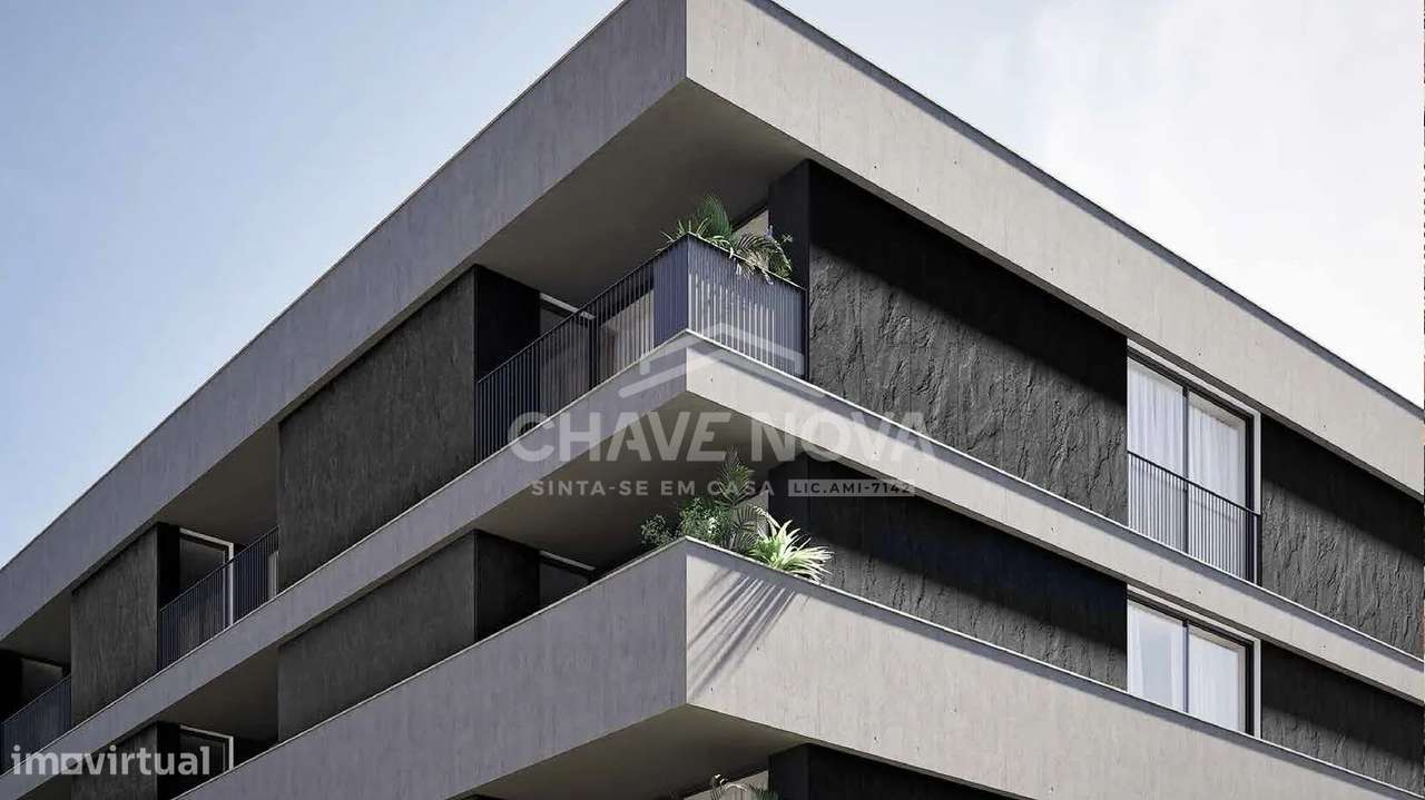 T2 Novo c/ Lugar de Garagem em S. João da Madeira-6