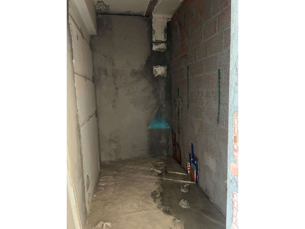 Apartamento T3 em remodelação Cova da Piedade situado num 2º andar ...-11