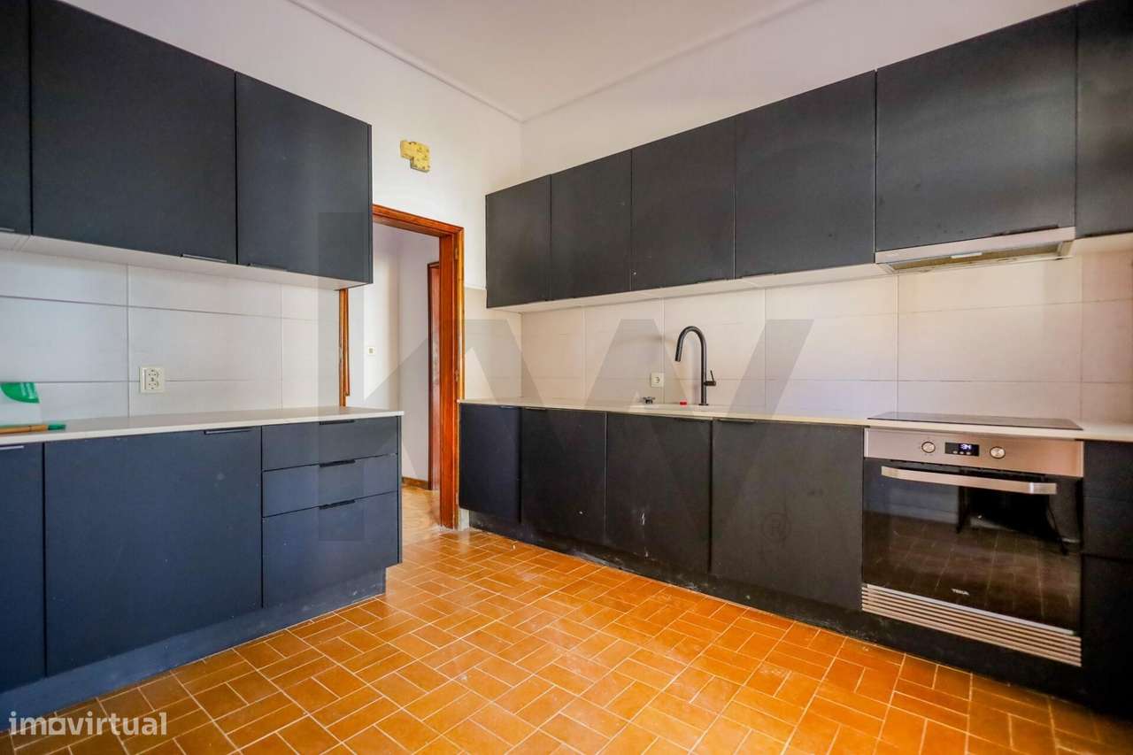 Moradia com 1451m2 de Terreno e Elevado Potencial de Valorização em Sã-9