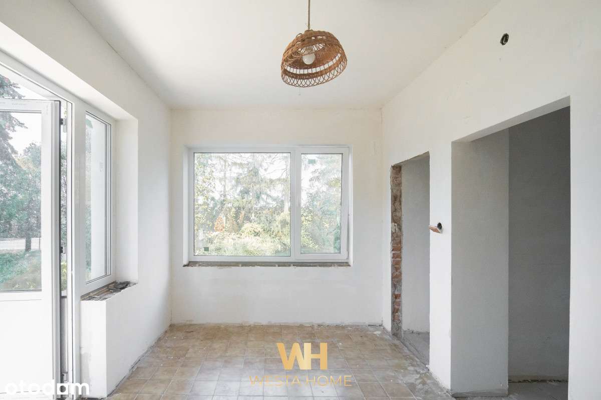 Dom wolnostojący w otoczeniu drzew. Zakroczym.-13