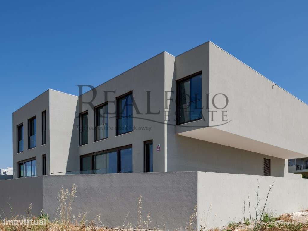 Moradia T3 com jardim, piscina e garagem em Bicesse - Grande imagem: 4/41