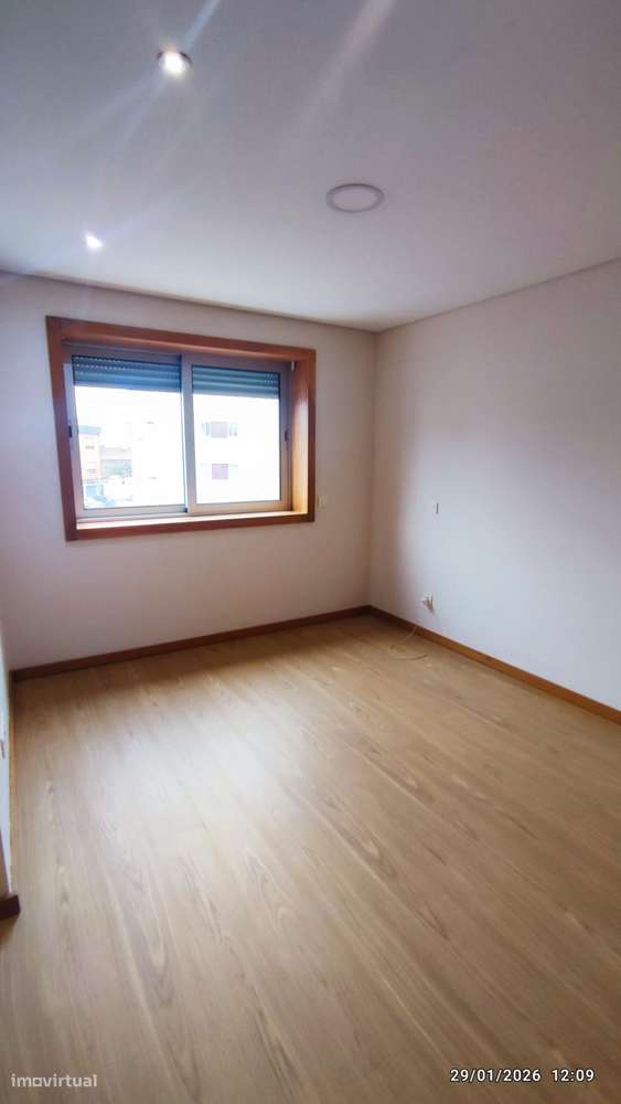 T3 - C/Novo -  Próx. do Colégio Int. Júlio Dinis-C/Varanda e Garagem-12