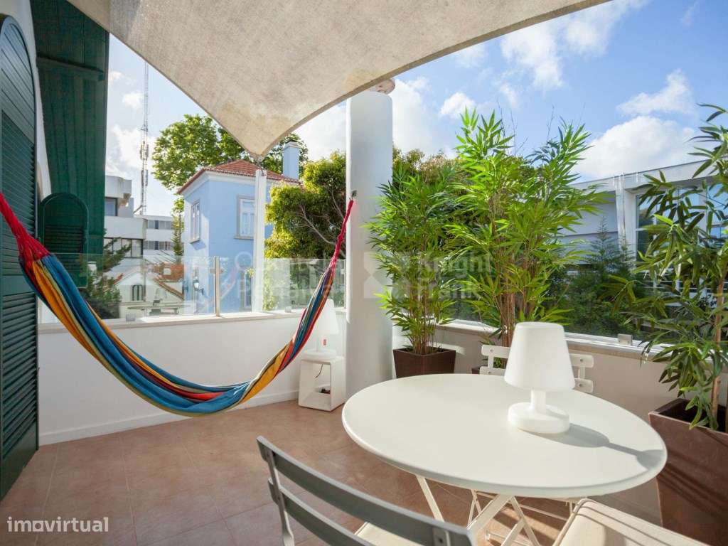 Moradia T5 com jardim e piscina para arrendamento no Estoril - Grande imagem: 3/27