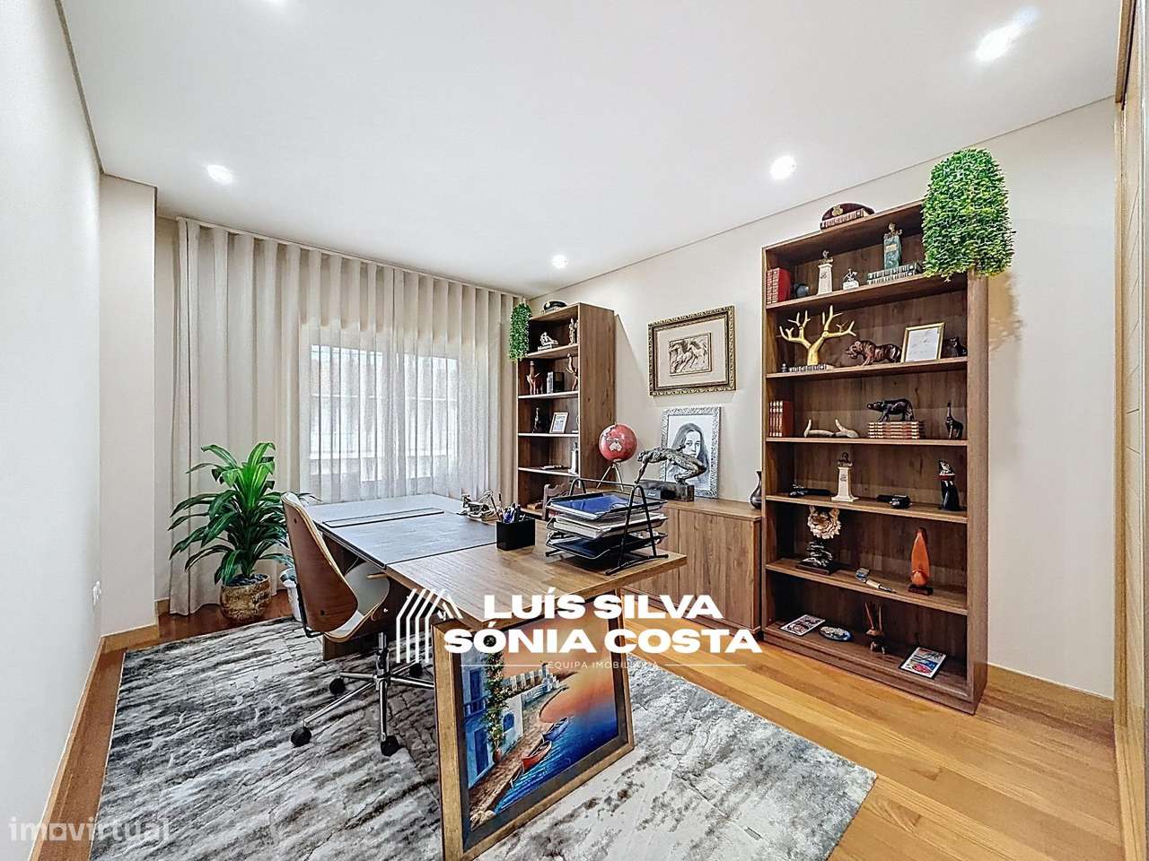 Moradia T4 Excelente Estado e Áreas | 2 Suites, Jacuzzi, Painéis...-31